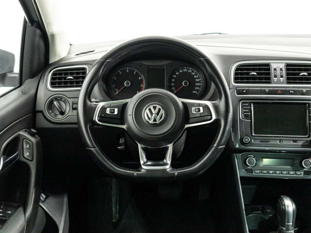 Volkswagen Polo с пробегом — 2018 год. Фото: #18