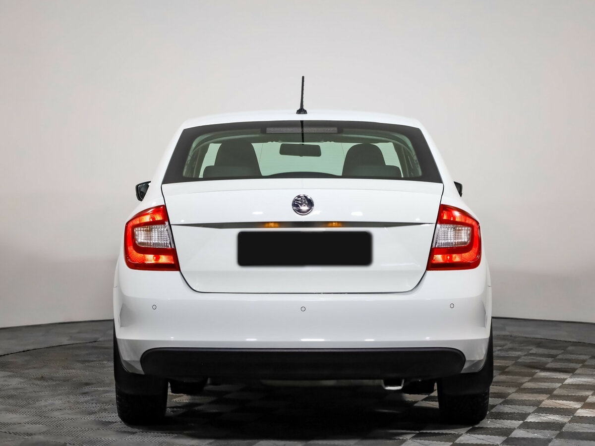 Skoda Rapid с пробегом — 2015 год. Фото: #4