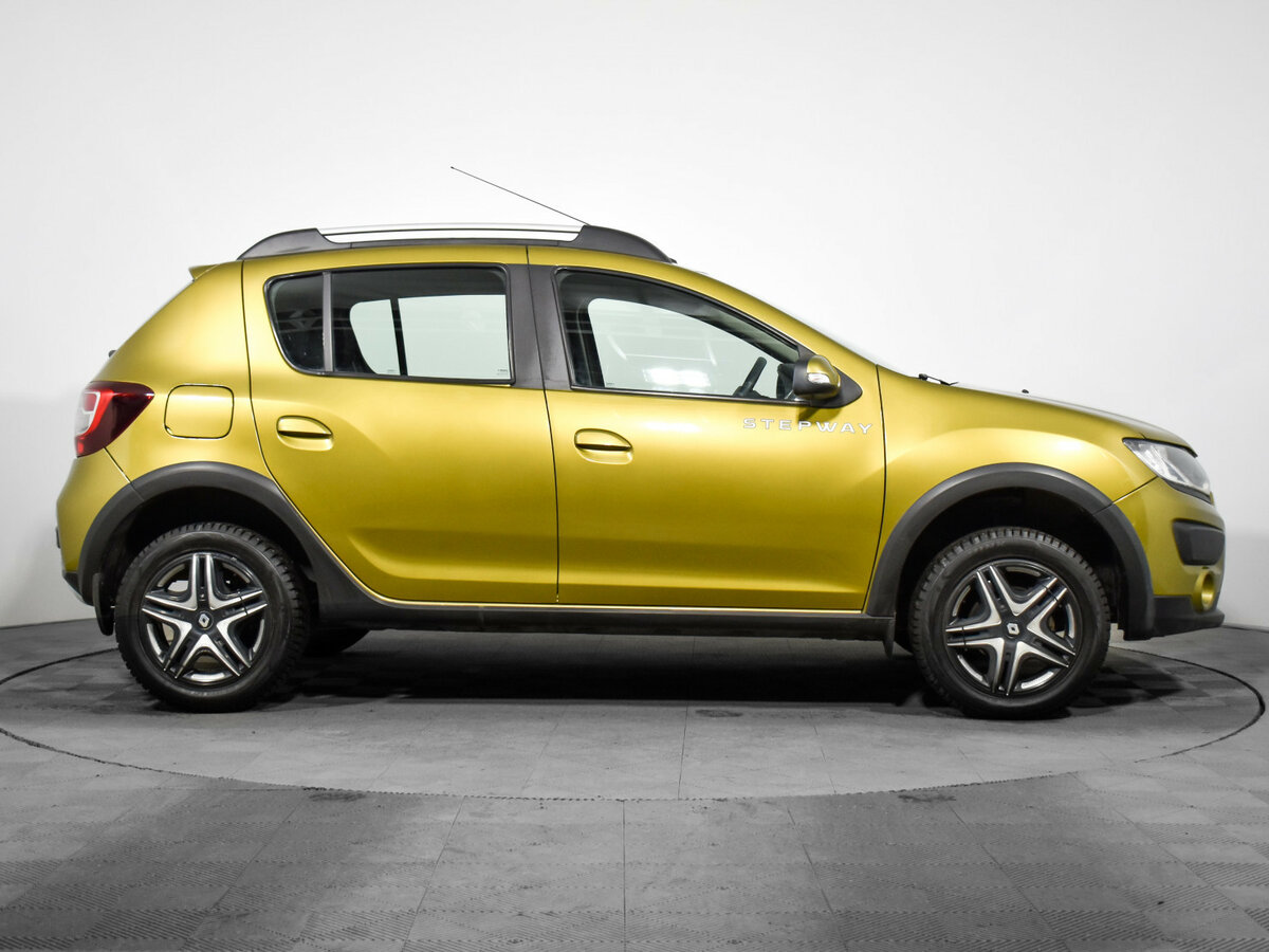 Renault Sandero с пробегом — 2017 год. Фото: #3
