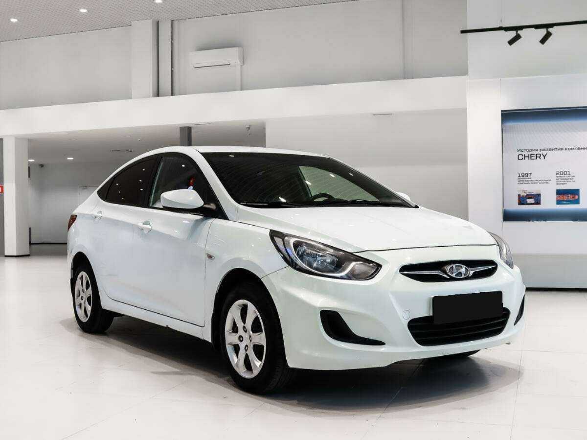Hyundai Solaris с пробегом — 2012 год. Фото: #2
