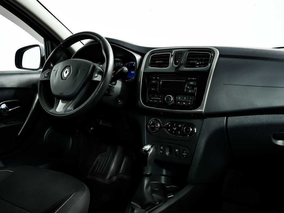 Renault Sandero с пробегом — 2016 год. Фото: #8