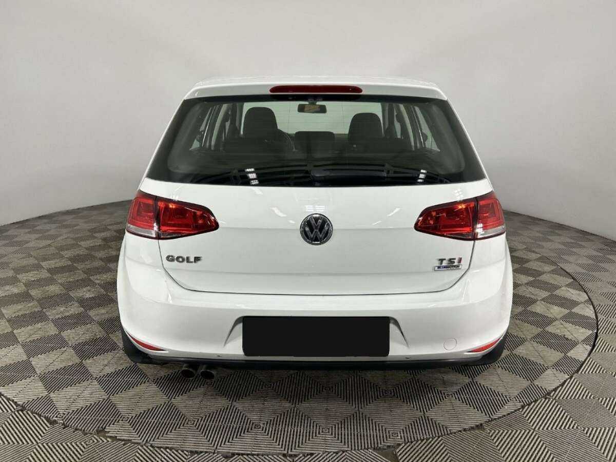 Volkswagen Golf с пробегом — 2015 год. Фото: #2
