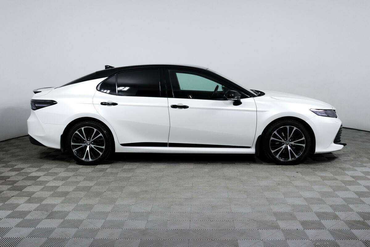 Toyota Camry с пробегом — 2021 год. Фото: #3