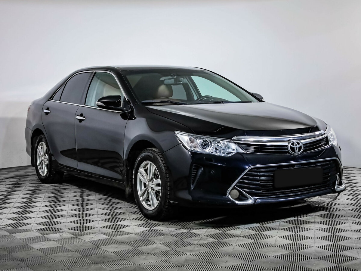 Toyota Camry с пробегом — 2017 год. Фото: #2