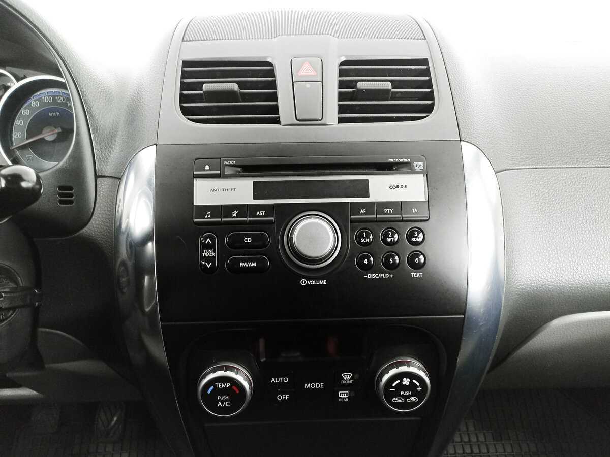 Suzuki SX4 с пробегом — 2013 год. Фото: #10