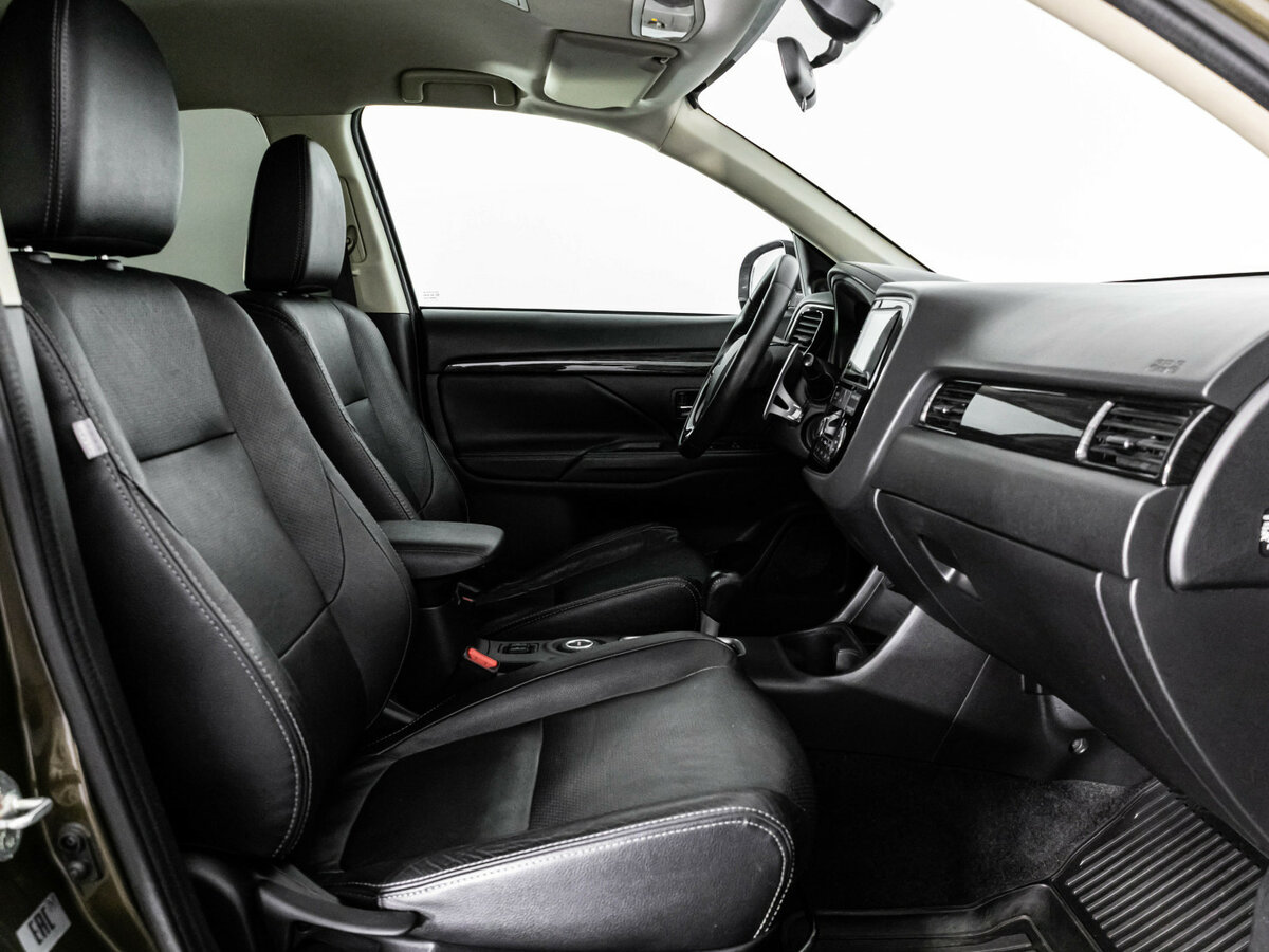 Mitsubishi Outlander с пробегом — 2015 год. Фото: #14