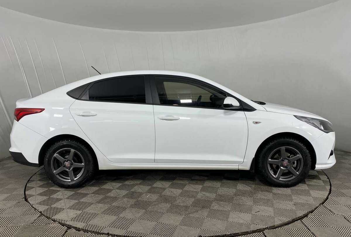 Hyundai Solaris с пробегом — 2021 год. Фото: #3