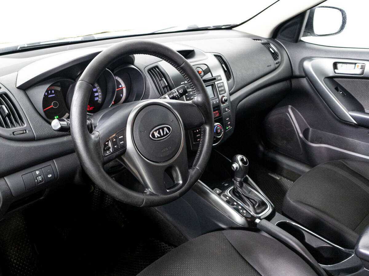 Kia Cerato с пробегом — 2012 год. Фото: #10