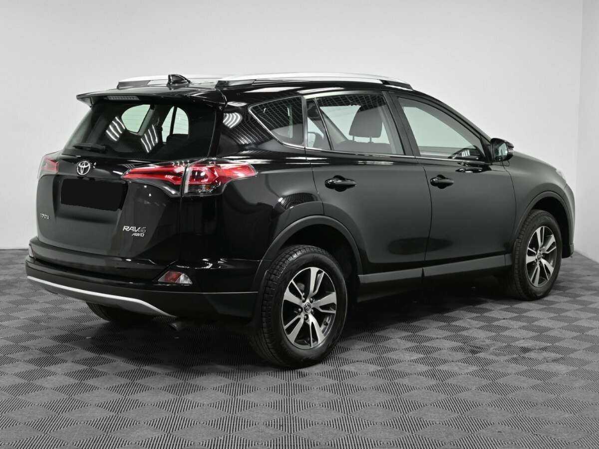 Toyota RAV4 с пробегом — 2018 год. Фото: #1