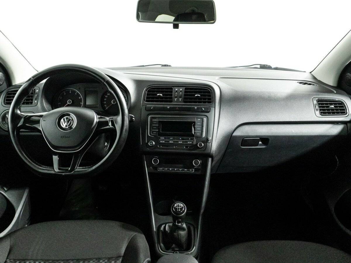 Volkswagen Polo с пробегом — 2017 год. Фото: #12