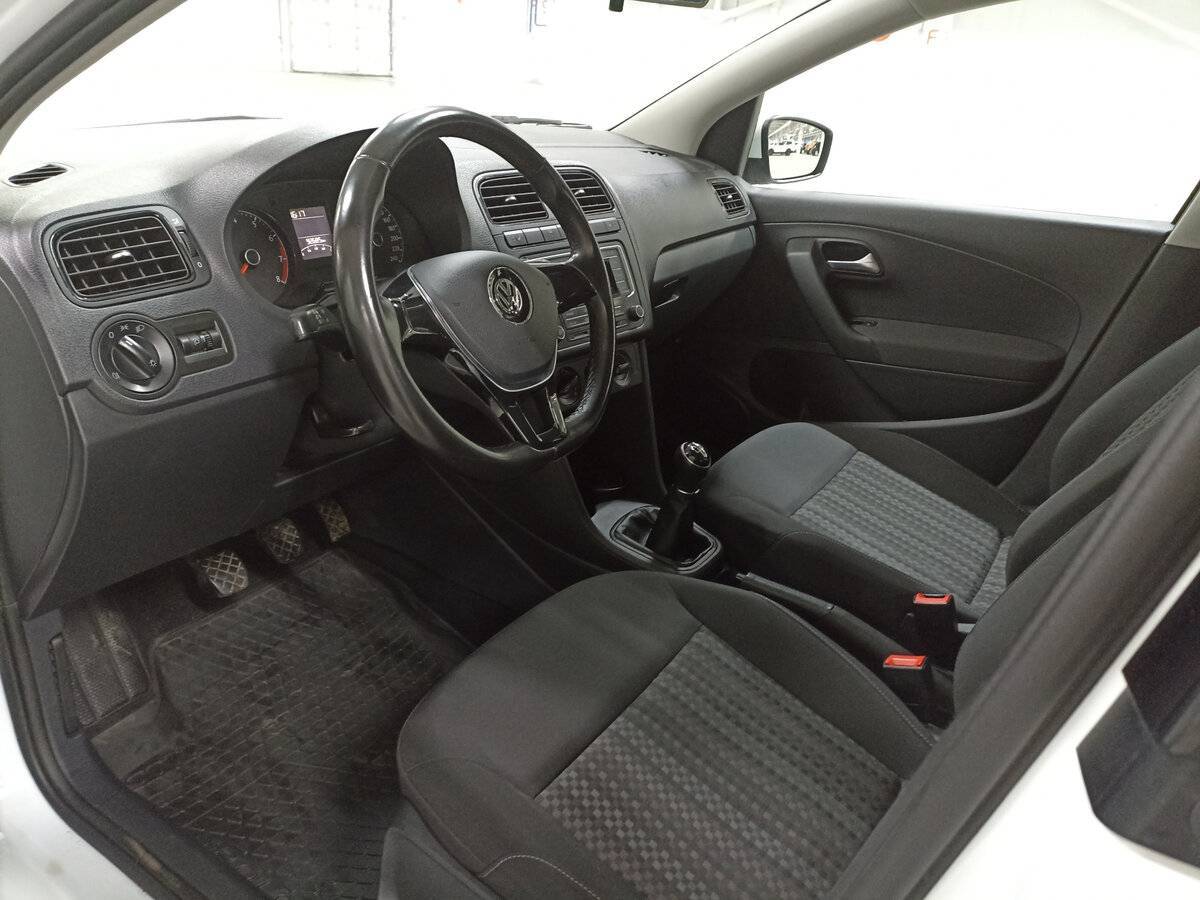 Volkswagen Polo с пробегом — 2018 год. Фото: #14