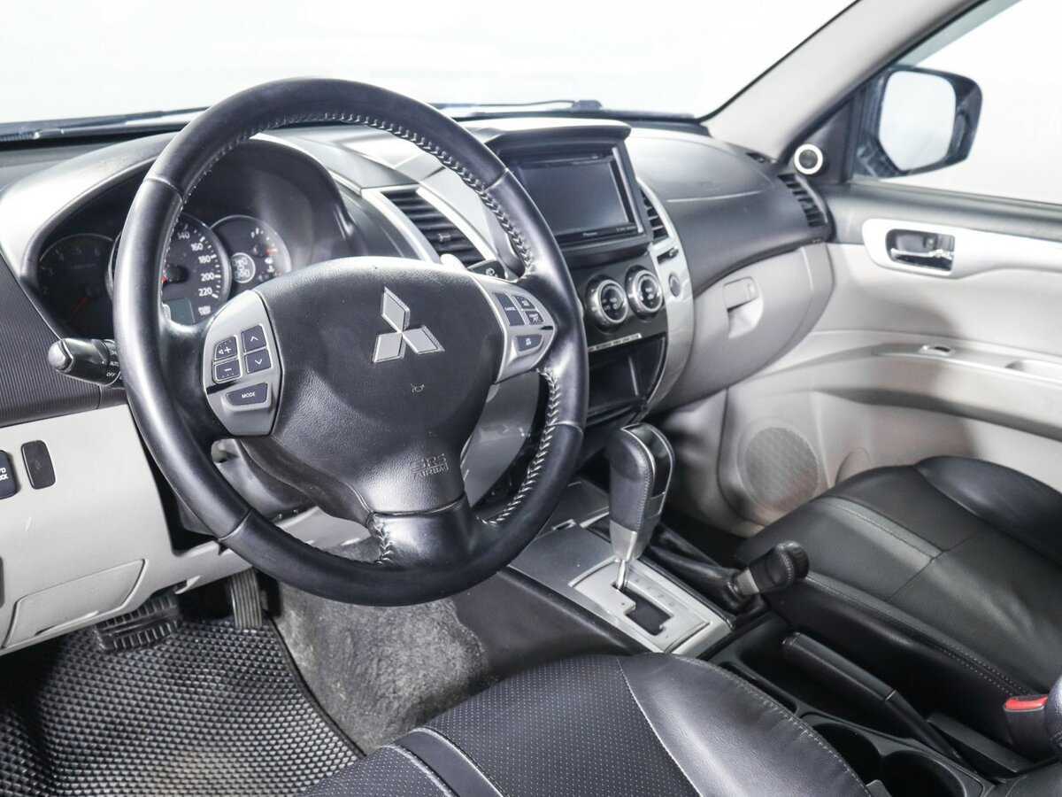 Mitsubishi Pajero Sport с пробегом — 2012 год. Фото: #10