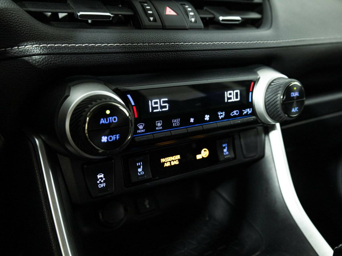 Toyota RAV4 с пробегом — 2021 год. Фото: #12