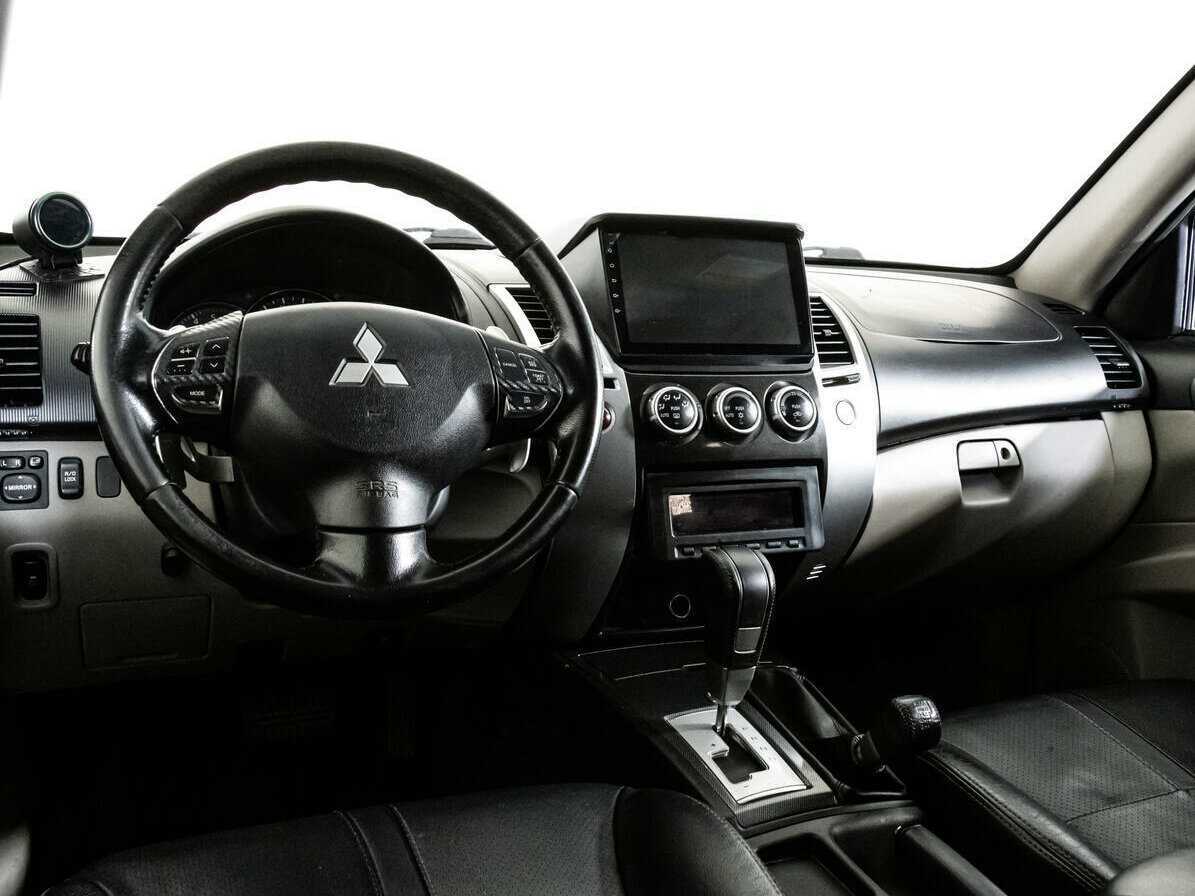 Mitsubishi Pajero Sport с пробегом — 2014 год. Фото: #10