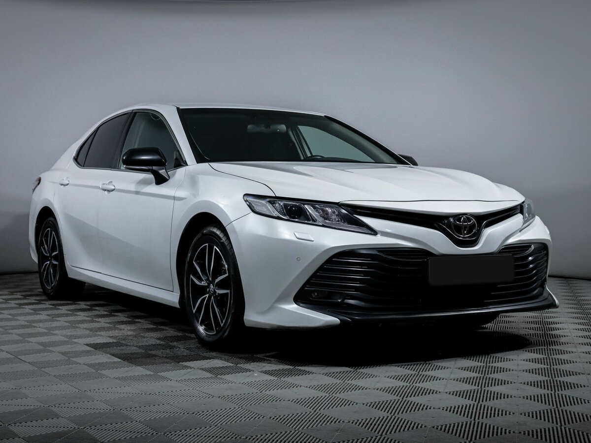 Toyota Camry с пробегом — 2020 год. Фото: #2
