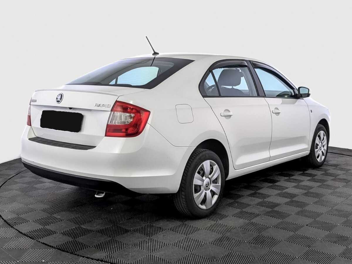 Skoda Rapid с пробегом — 2015 год. Фото: #4