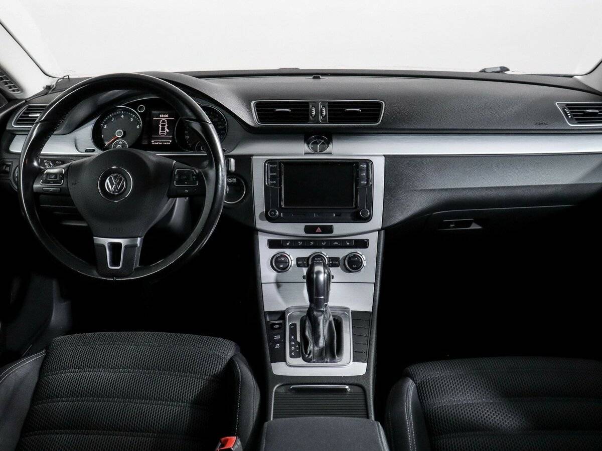 Volkswagen Passat CC с пробегом — 2013 год. Фото: #9