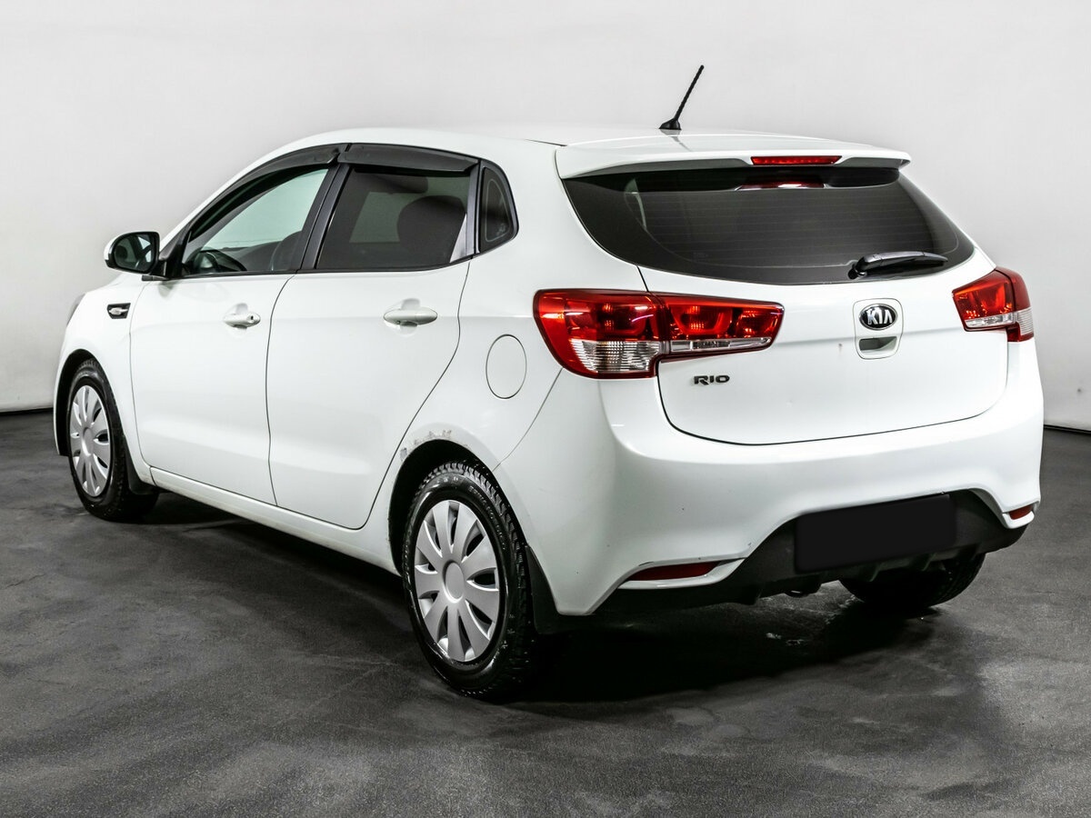Kia Rio с пробегом — 2015 год. Фото: #6