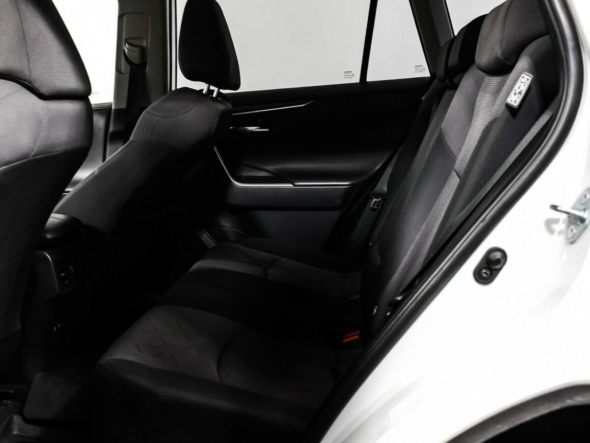 Toyota RAV4 с пробегом — 2021 год. Фото: #12