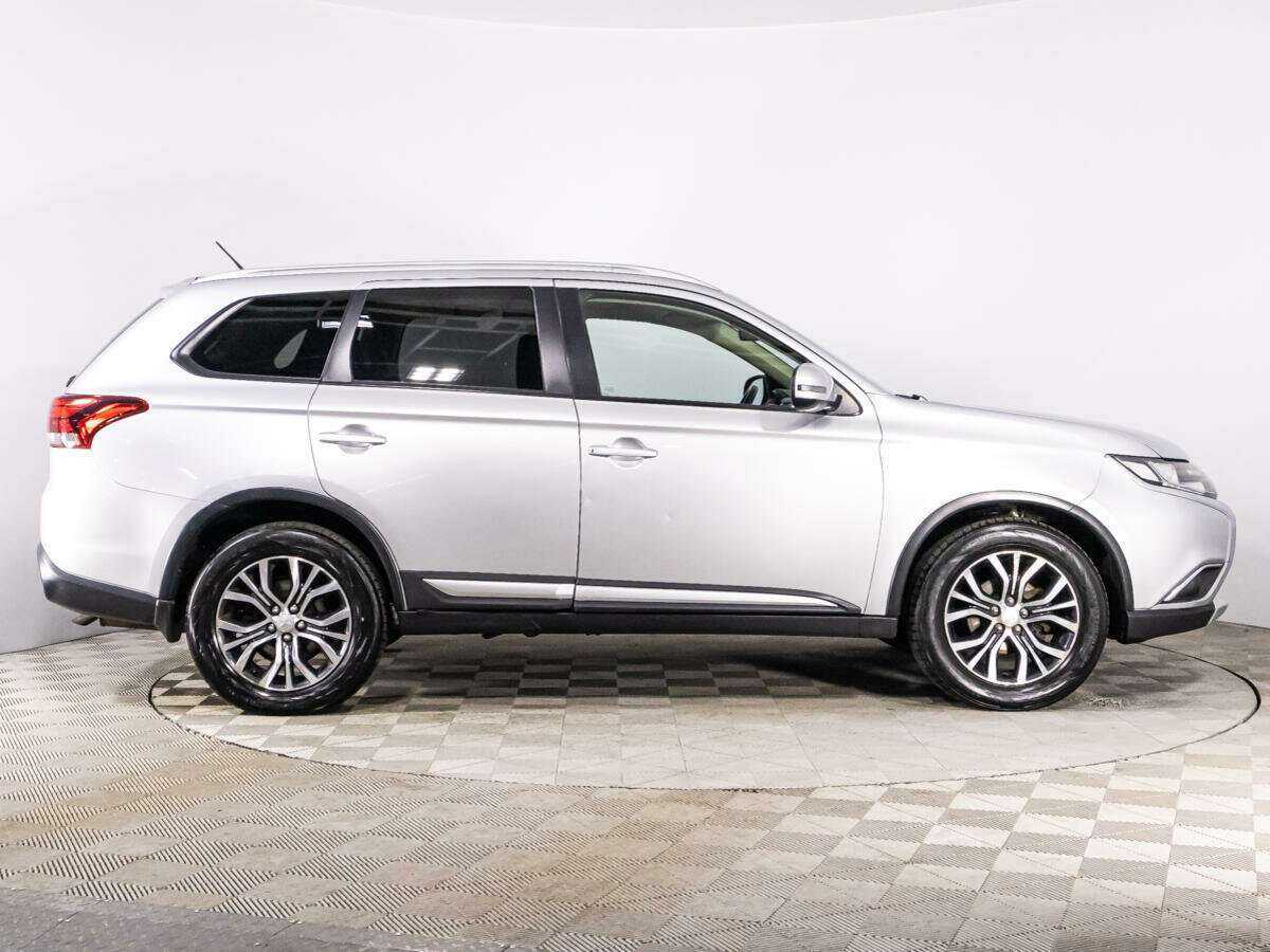 Mitsubishi Outlander с пробегом — 2015 год. Фото: #3