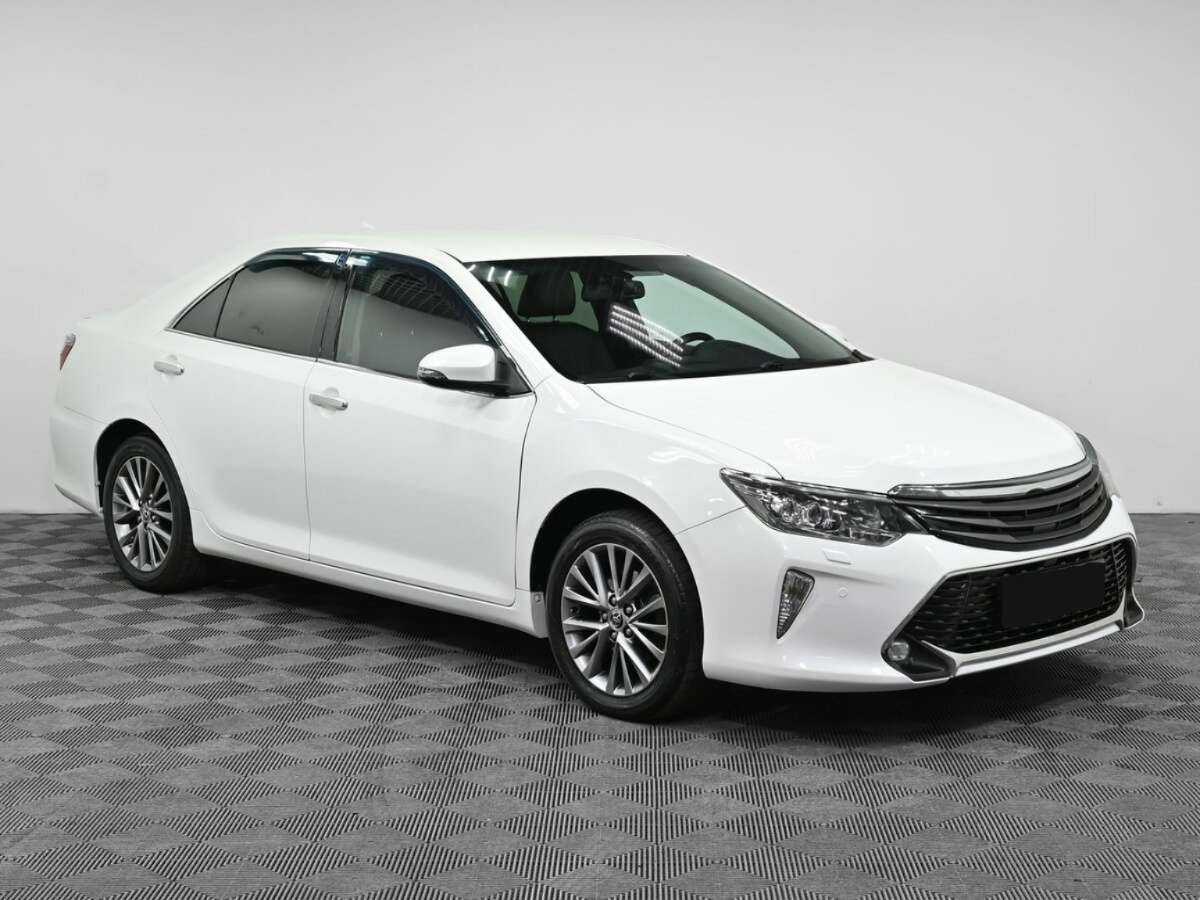 Toyota Camry с пробегом — 2017 год. Фото: #2