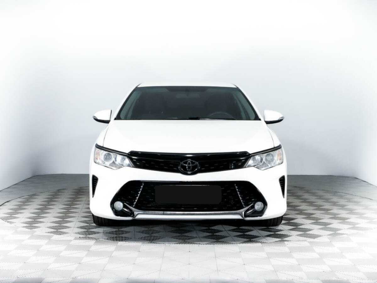Toyota Camry с пробегом — 2015 год. Фото: #1