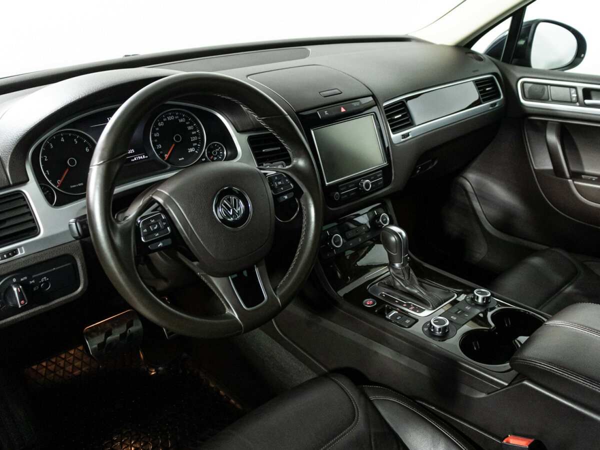 Volkswagen Touareg с пробегом — 2014 год. Фото: #8