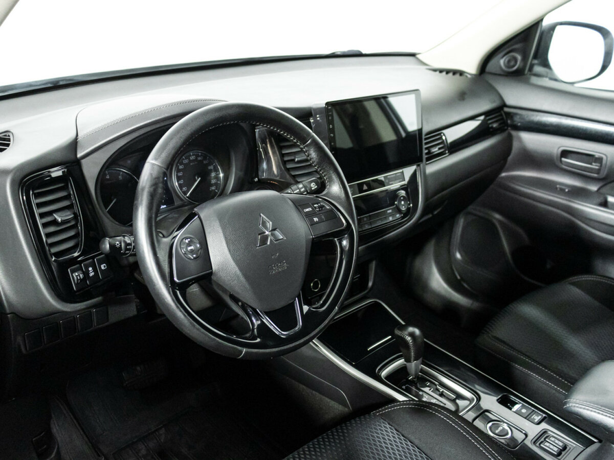 Mitsubishi Outlander с пробегом — 2019 год. Фото: #10