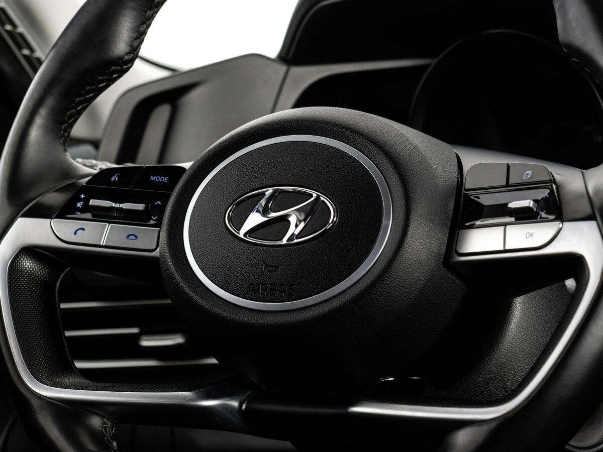 Hyundai Elantra с пробегом — 2021 год. Фото: #12