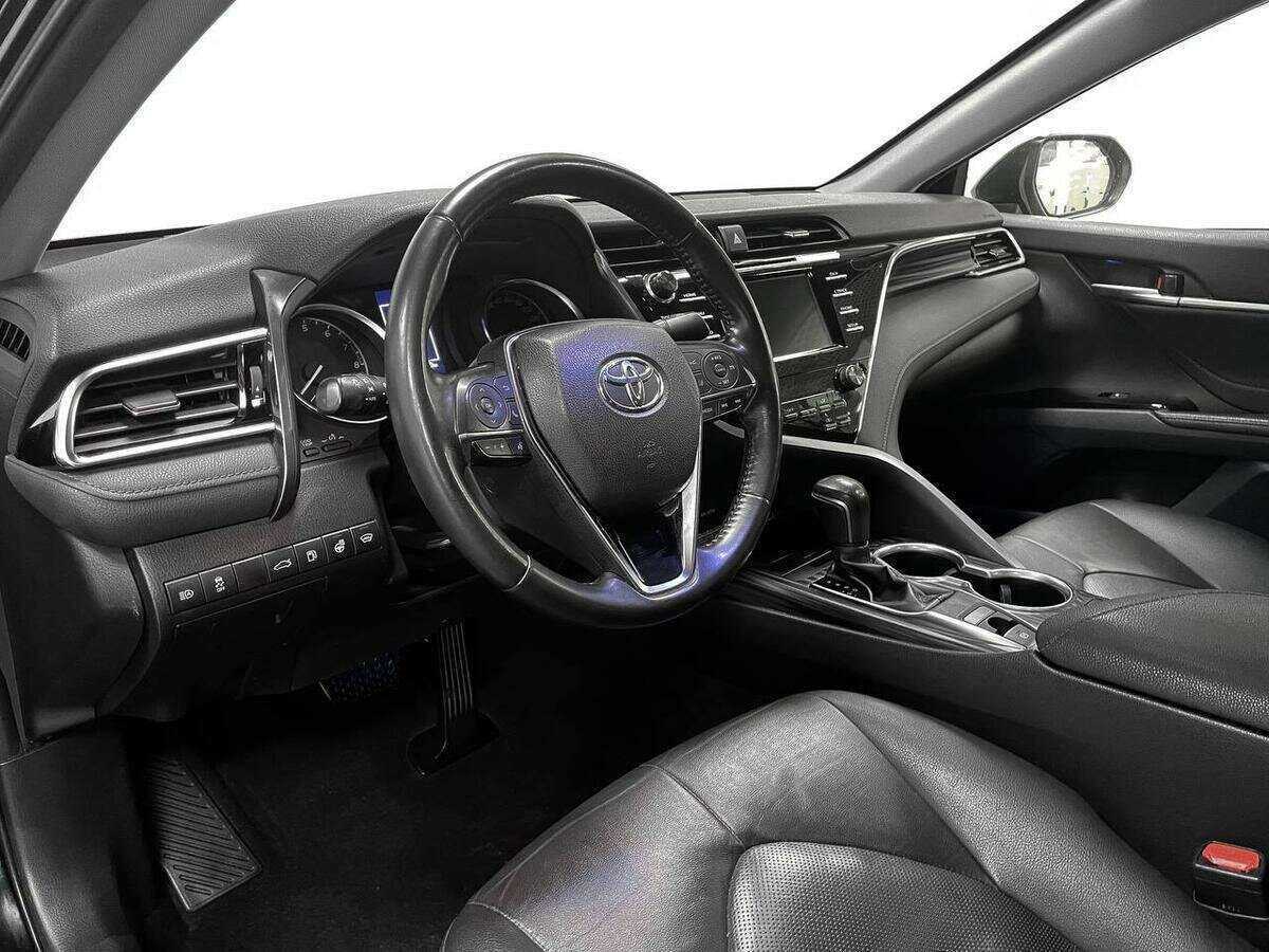 Toyota Camry с пробегом — 2018 год. Фото: #13