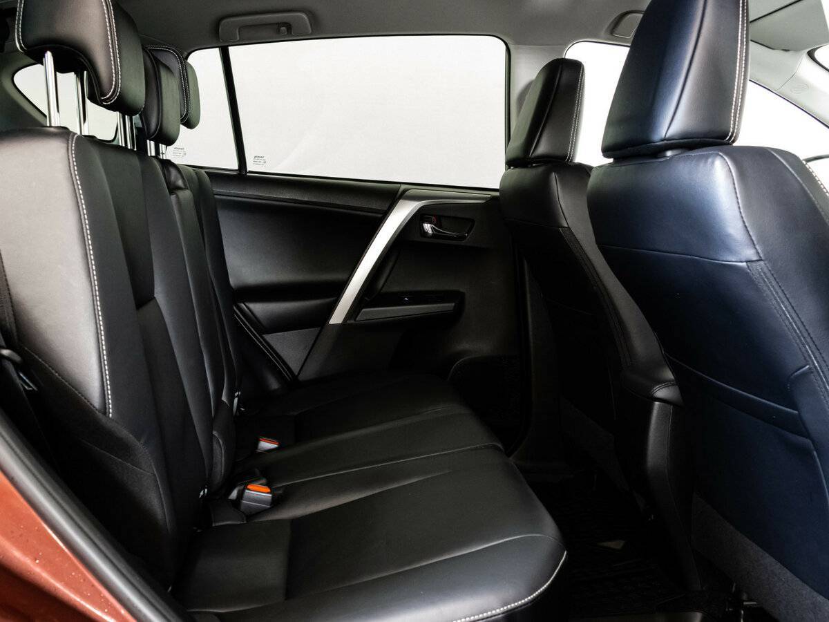 Toyota RAV4 с пробегом — 2019 год. Фото: #16
