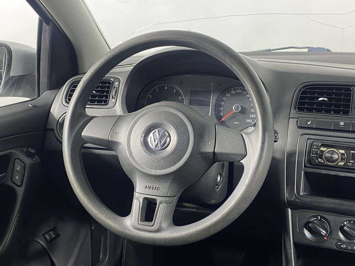 Volkswagen Polo с пробегом — 2012 год. Фото: #9