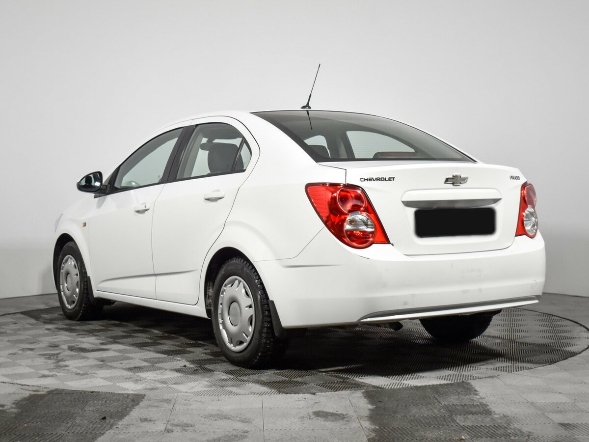 Chevrolet Aveo с пробегом — 2014 год. Фото: #6