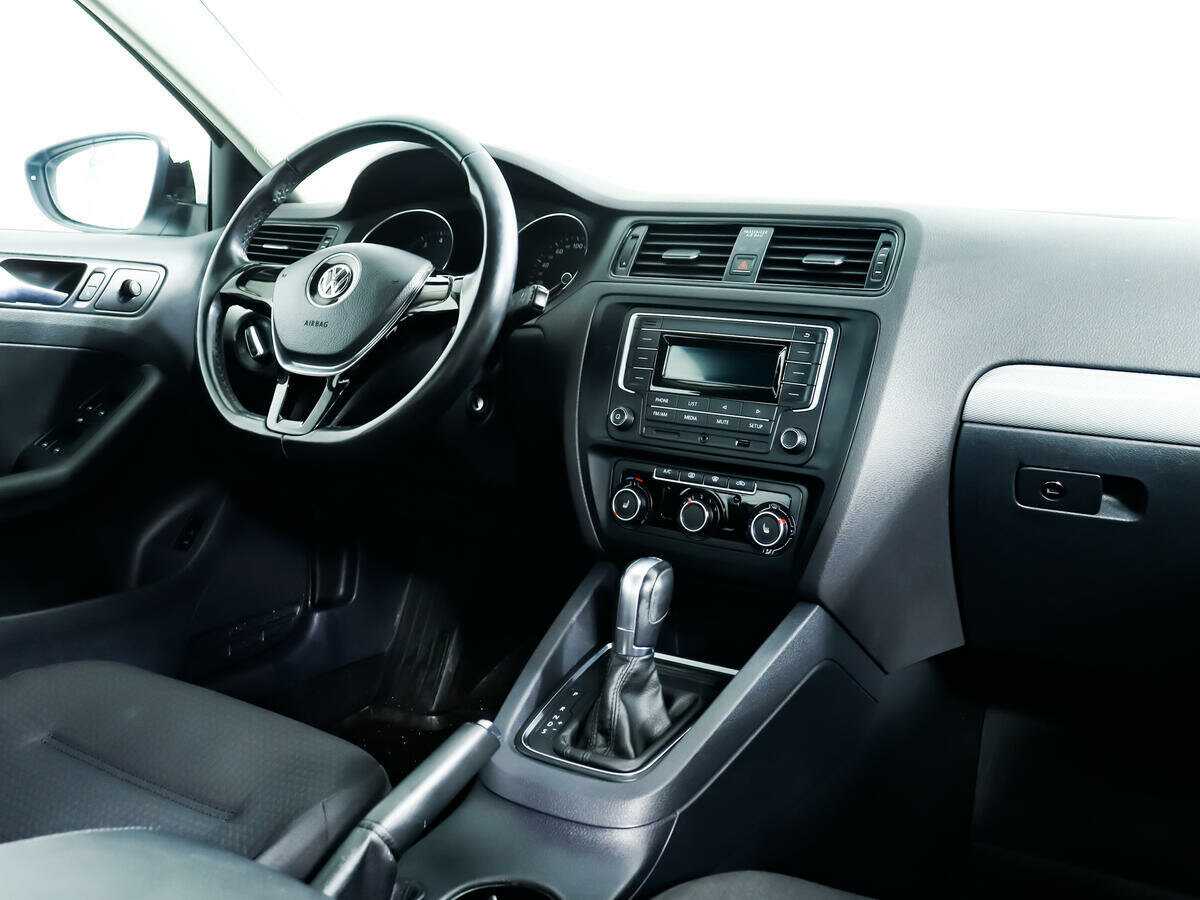 Volkswagen Jetta с пробегом — 2016 год. Фото: #6