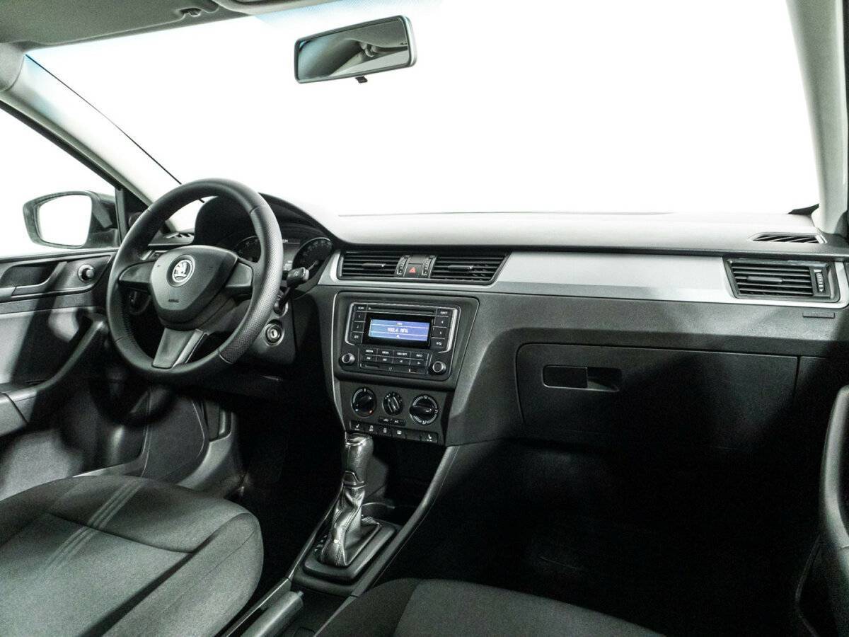 Skoda Rapid с пробегом — 2015 год. Фото: #8