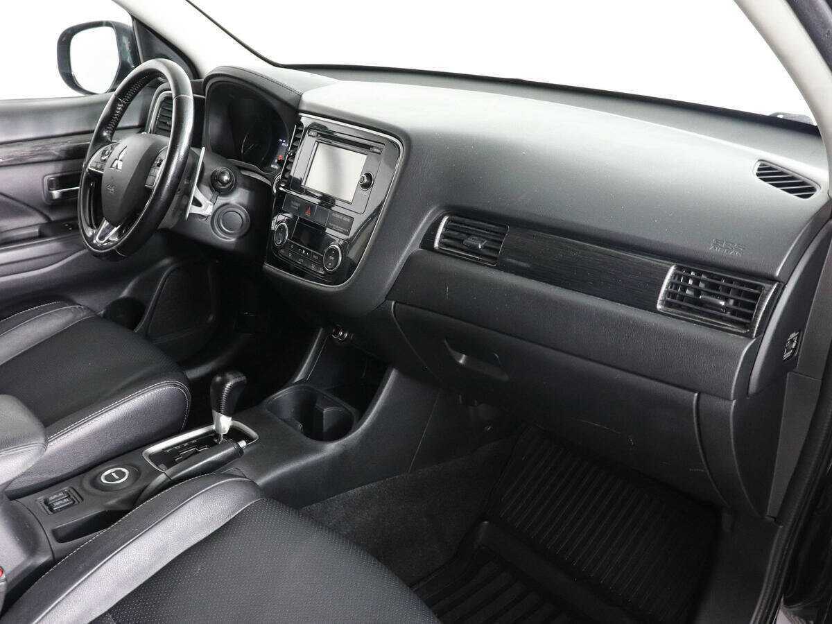 Mitsubishi Outlander с пробегом — 2016 год. Фото: #9