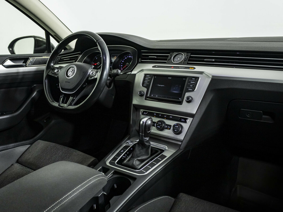 Volkswagen Passat с пробегом — 2017 год. Фото: #6