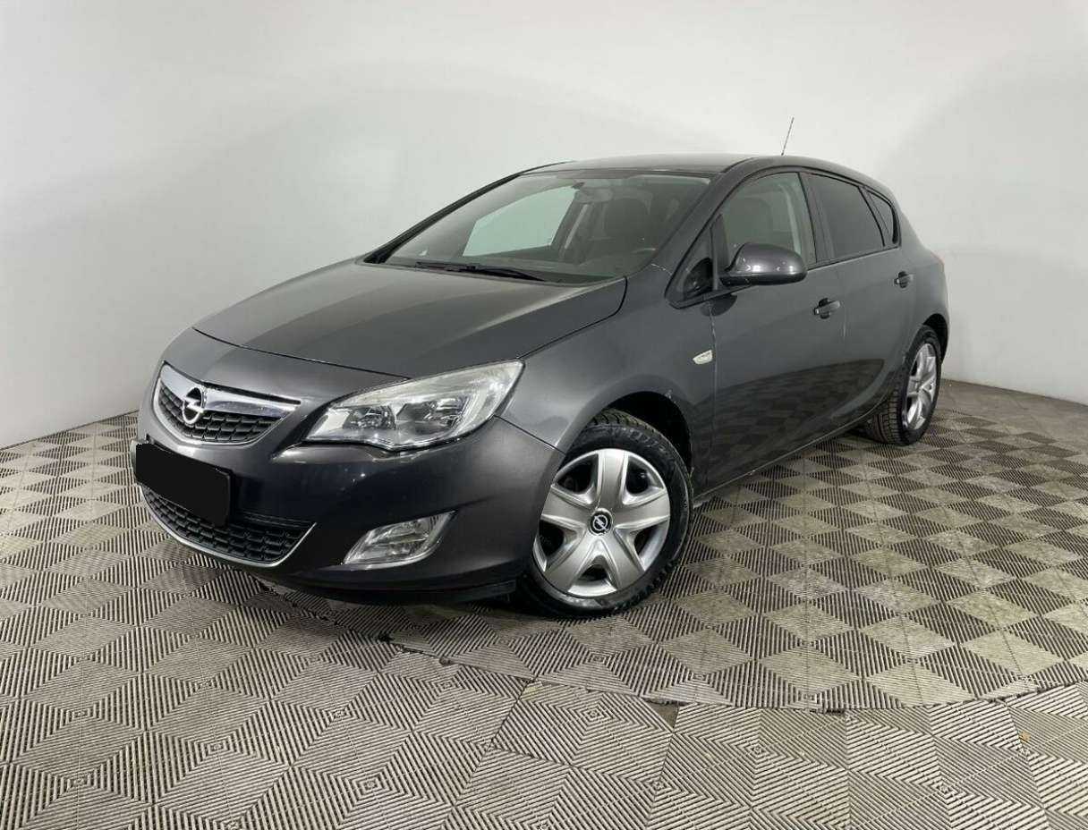Opel Astra с пробегом — 2012 год. Фото: #0