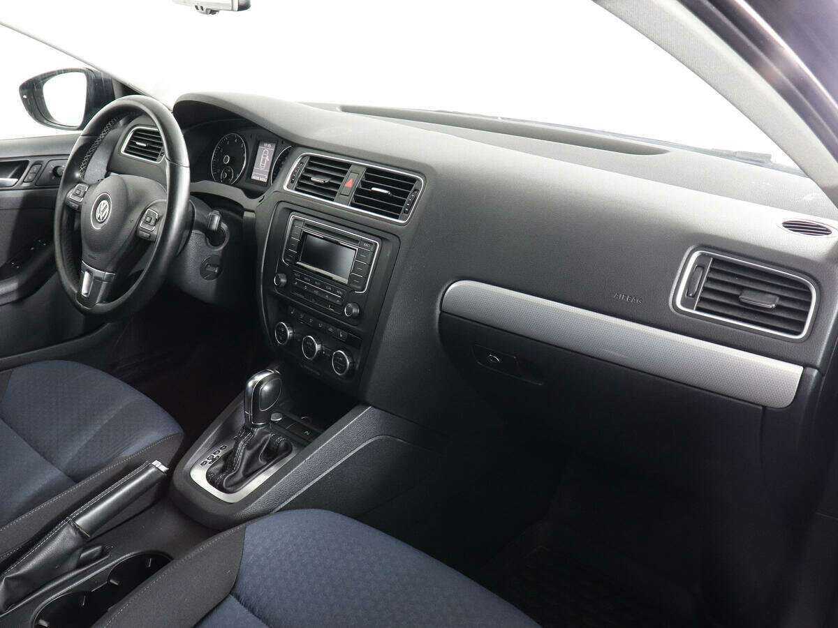 Volkswagen Jetta с пробегом — 2013 год. Фото: #8