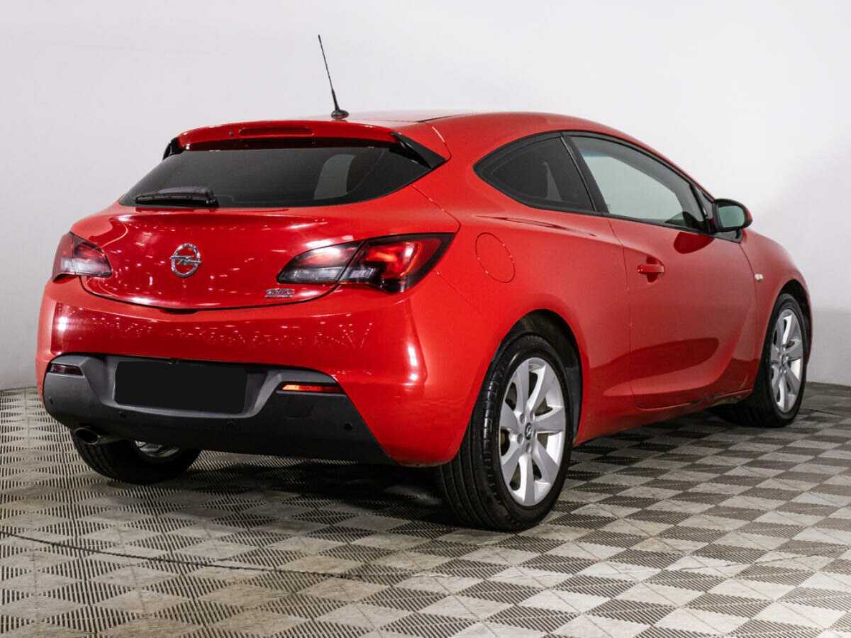 Opel Astra с пробегом — 2013 год. Фото: #4