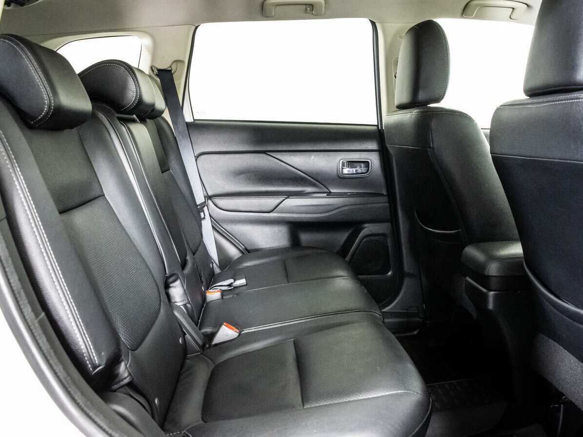 Mitsubishi Outlander с пробегом — 2018 год. Фото: #13
