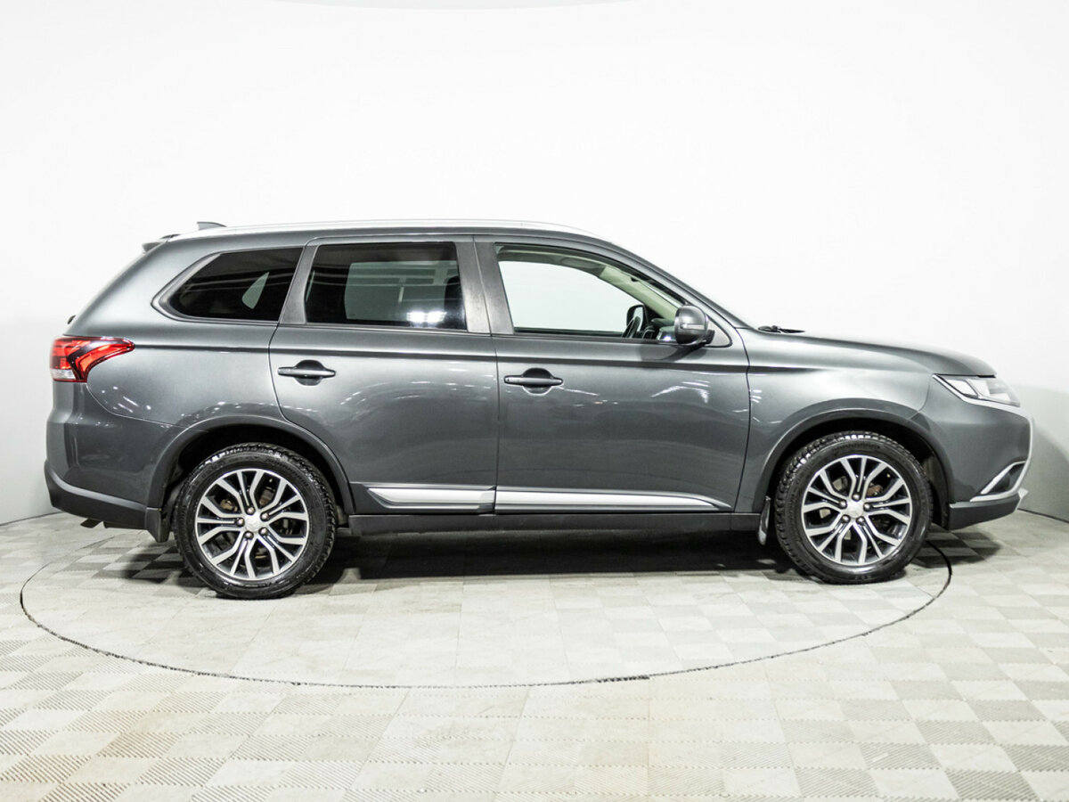 Mitsubishi Outlander с пробегом — 2017 год. Фото: #3