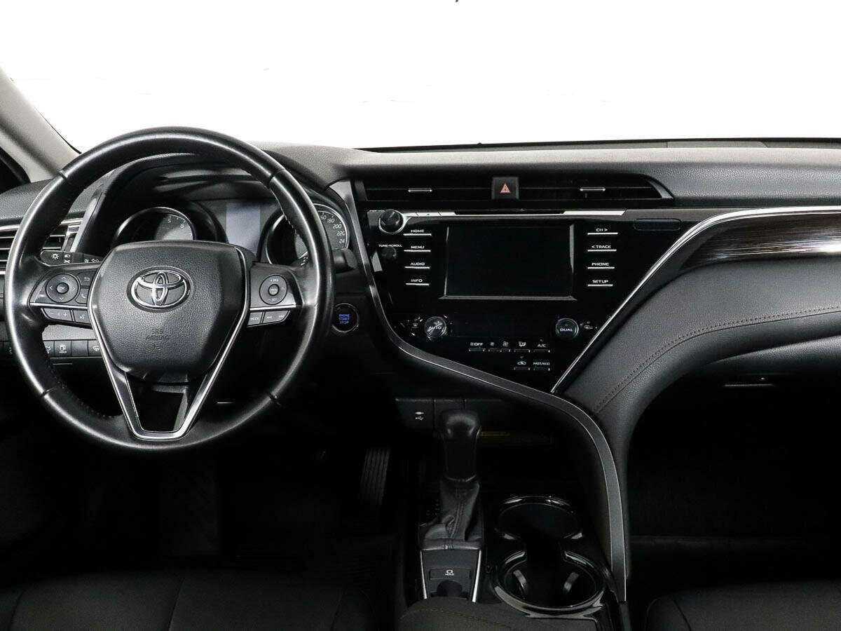 Toyota Camry с пробегом — 2019 год. Фото: #9