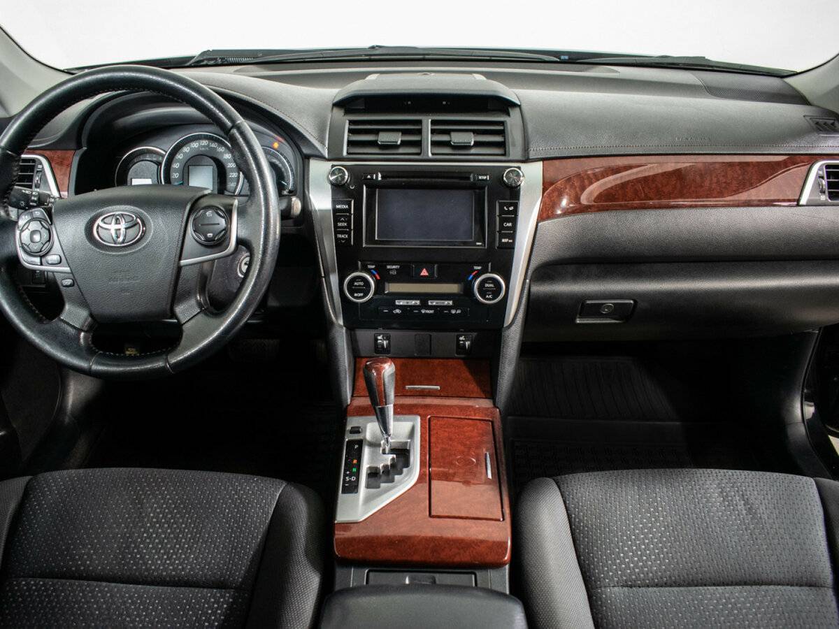 Toyota Camry с пробегом — 2013 год. Фото: #10