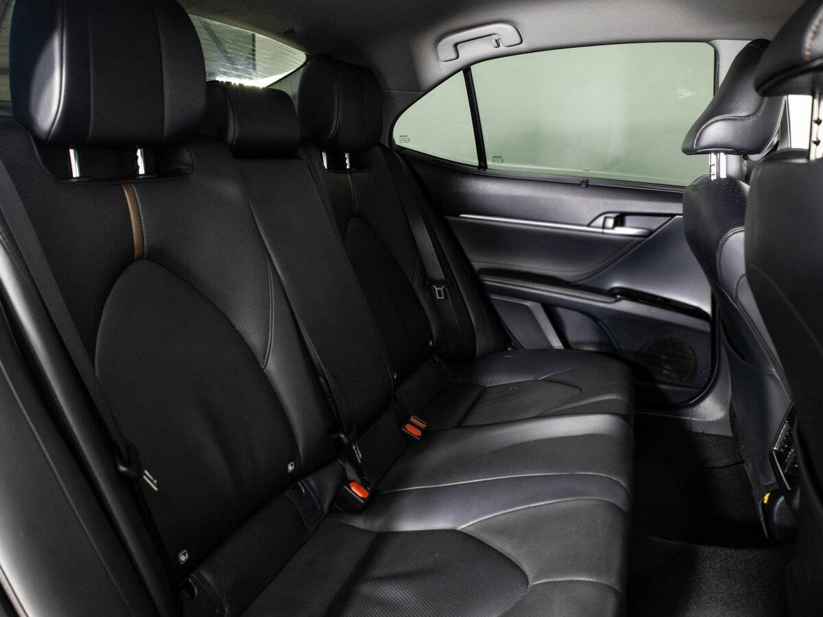 Toyota Camry с пробегом — 2018 год. Фото: #9