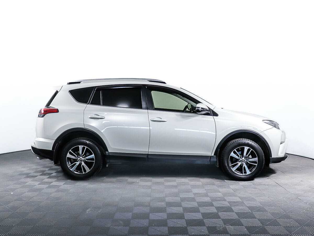 Toyota RAV4 с пробегом — 2016 год. Фото: #1