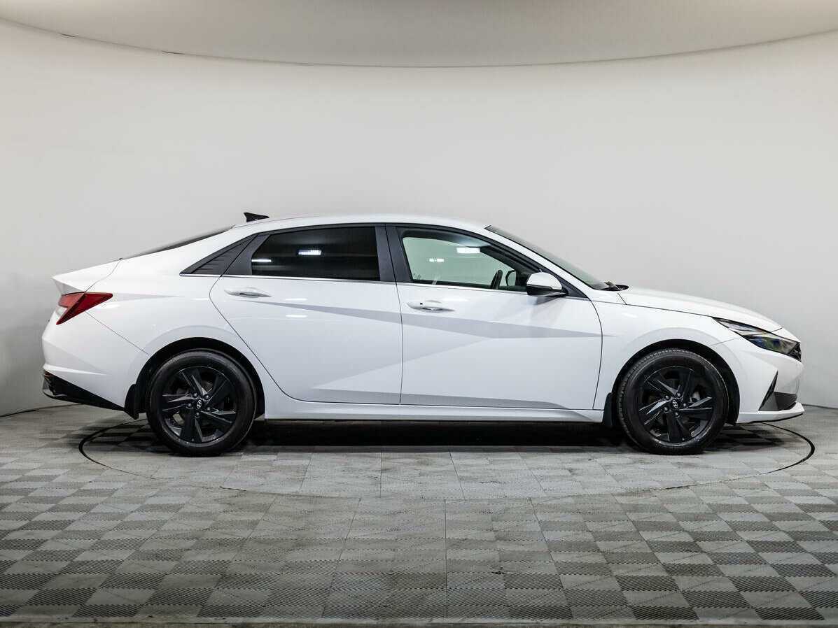 Hyundai Elantra с пробегом — 2021 год. Фото: #2