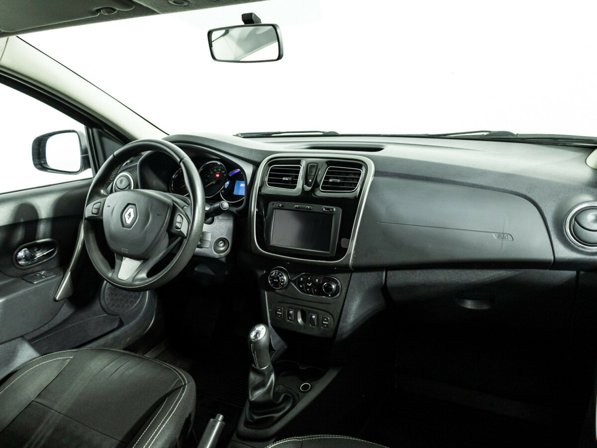 Renault Logan с пробегом — 2014 год. Фото: #8