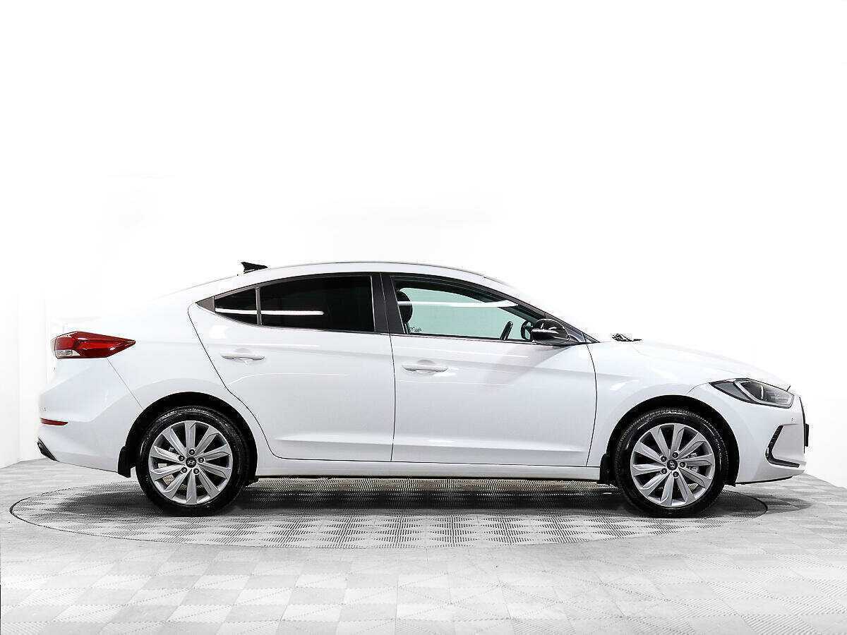 Hyundai Elantra с пробегом — 2017 год. Фото: #2