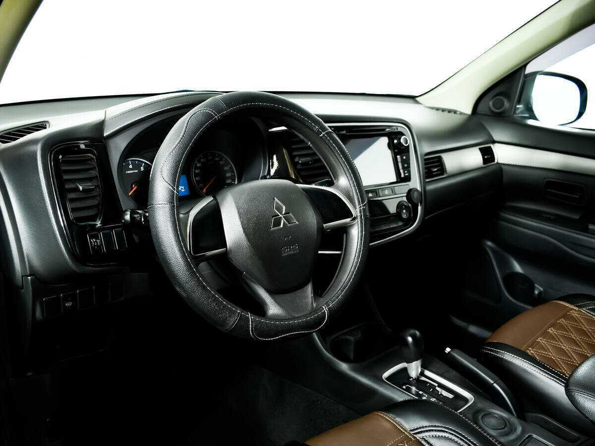 Mitsubishi Outlander с пробегом — 2016 год. Фото: #10
